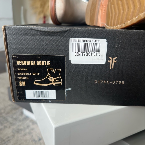 Frye Women Veronica Bootie - Picture 6 of 6